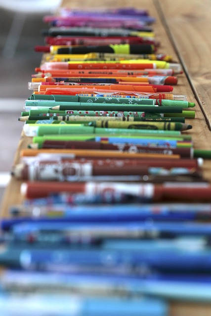 materiales de planificación y agenda sobre mesa luminosa